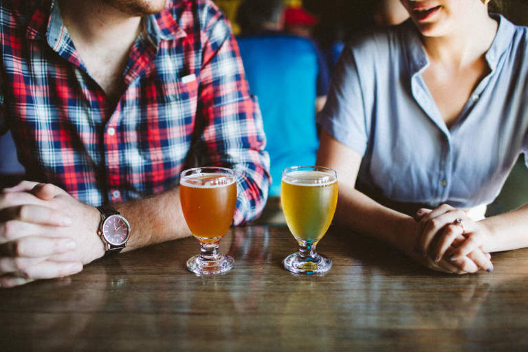 couple on date with beers at batch brewing company